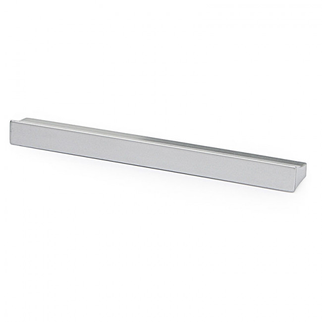 TIRADOR PLÁSTICO TRAMA. ALUMINIO RAL9006. FIJACIÓN TORNILLOS. LONGITUD 150MM