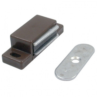 CIERRE MAGNÉTICO RECTANGULAR MARRÓN CON PLACA