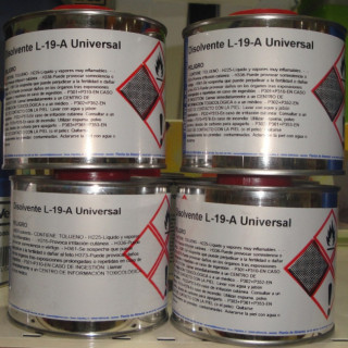 DISOLVENTE UNIVERSAL L-19 A. USO INDUSTRIAL. FORMATO 0,5 L. LÍQUIDO INCOLORO