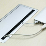 PASACABLE CON TAPA AMORTIGUADOR SIMPLE PLATA CON AMORTIGUACION. MEDIDAS 300X120X25mm.