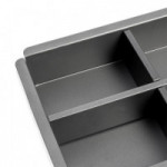 CESTA DE METAL PARA BASTIDOR OPTIMA. ACERO. GRAFITO. FONDO 410MM. ENCAJE MEDIANTE CUATRO GANCHOS. ALTURA 56,5MM