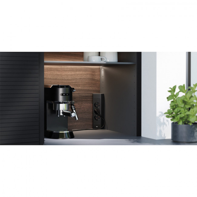 REGLETA ESQUINERA CASIA 2 3xTT NEGRA: MÁXIMO PODER EN ESPACIOS MÍNIMOS