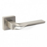 MANIVELA CON ROSETA DE 52X52. MATERIAL ZAMAK. MODELO SPINAL