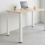 SET DE 4 PATAS REGULABLES METÁLICAS PARA MESA. PLACA 60X60 MM. ALTURA 71 CM. COLOR BLANCO. MODELO RIGO