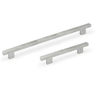 TIRADOR DE BARRA RECTA. ACERO INOXIDABLE. SECCIÓN RECTANGULAR ALARGADA. 288-736MM. DOS PATAS CENTRADAS
