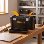 CAJA DE . PLÁSTICO. NEGRO Y AMARILLO. CIERRES METÁLICOS. 19 PULGADAS - STANLEY