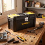 CAJA DE STST1-75518. PLÁSTICO. CIERRE METÁLICO. 406 X 205 X 195 MM. ORGANIZADOR EN TAPA - STANLEY