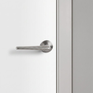 MANILLA DE PUERTA RF05N. ACERO INOXIDABLE AISI 304. NÍQUEL SATINADO. ROSETA CIRCULAR. FIJACIÓN OCULTA. CUADRADILLO 8 X 8 2