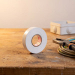 CINTA AISLANTE ELÉCTRICA. PVC. BLANCO. ANCHO 19MM. RETARDANTE DE LLAMA. LONGITUD 20M - 3M