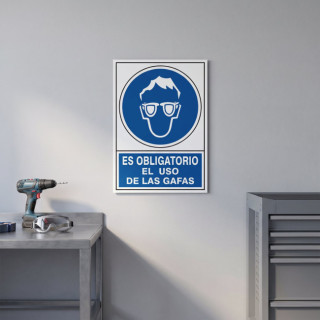 SEÑAL 610 PLAST.295X210 ''OBLI.USO GAFAS'' ES OBLIGATORIO EL USO DE LAS GAFAS 2