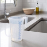 JARRA MEDIDORA TRANSPARENTE. PLÁSTICO RÍGIDO. 2 L