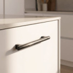 TIRADOR ALUMINIO MODELO HIKONI C160 L220 ACABADO NEGRO CEPILLADO, LATON CAVA, BRONCE