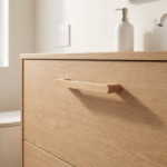 TIRADOR DE MUEBLE. MADERA MACIZA. ASA RECTA. VARIOS COLORES - VIEFE