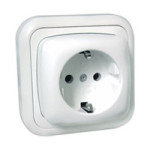 BASE DE ENCHUFE SCHUKO TT EMPOTRABLE. PLÁSTICO. BLANCO