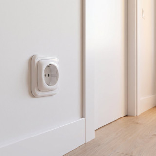 BASE DE ENCHUFE SCHUKO TT EMPOTRABLE. PLÁSTICO. BLANCO 2