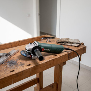 AMOLADORA ANGULAR W 750-115. POTENCIA NOMINAL 750W. DIÁMETRO DE DISCO 115MM. ROSCA DE HUSILLO M14 - METABO 2